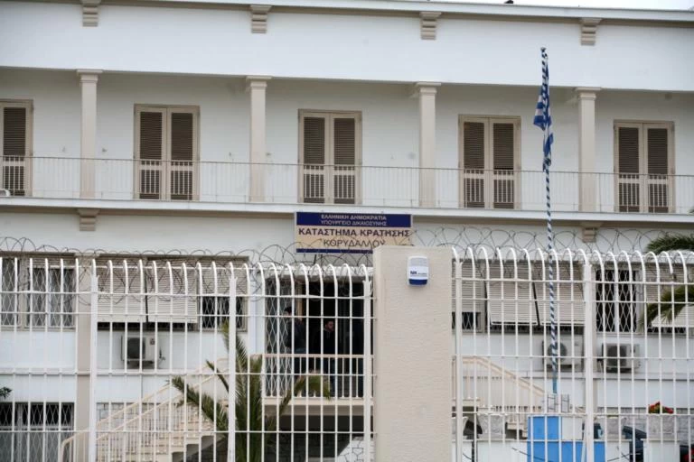 «Φαρισαίοι της Μεσογείων, αυτές είναι η φυλακές σας – Καμαρώστε τις!» – Επίθεση σωφρονιστικών στο υπουργείο Δικαιοσύνης μετά τη δολοφονία Μπάκο